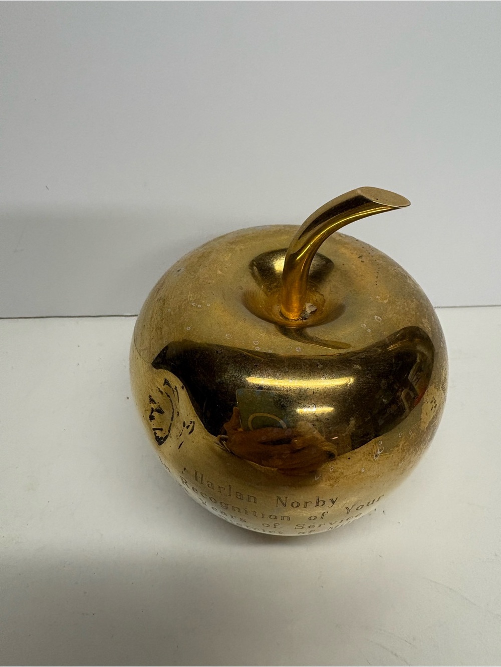 Vintage solid brass apple figurine paperweight teacher desk accessory